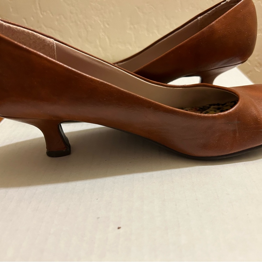 Madden Girl Women's Rust/Brown Pumps - Picture 3 of 10